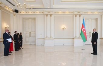 İlham Əliyev Böyük Britaniyanın yeni səfirinin etimadnaməsini qəbul edib -