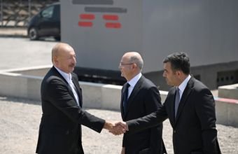 İlham Əliyev Naxçıvanda “Şəms 1” və “Qərbi Üfüq” Günəş Elektrik stansiyalarında görülən işlərlə tanış olub -