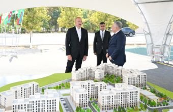 İlham Əliyev Naxçıvan şəhərində sosial evlər kompleksinin təməlini qoyub -