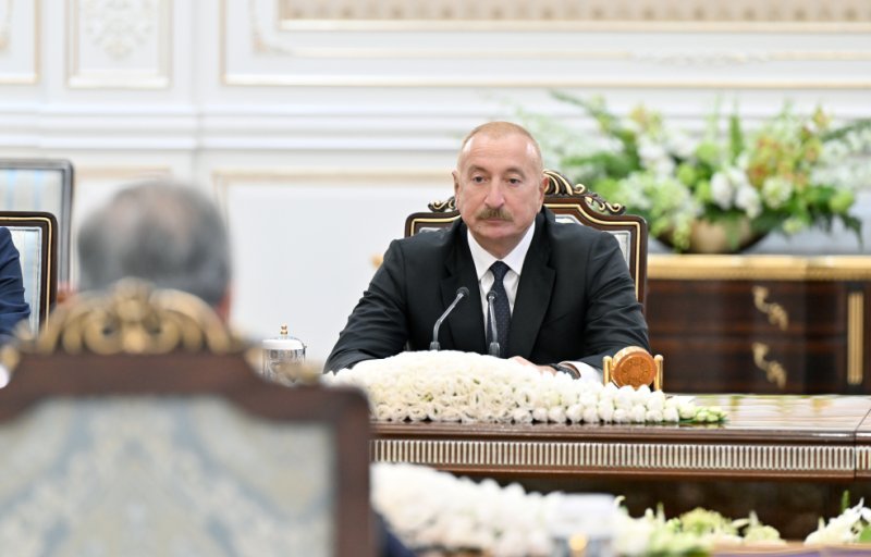 İlham Əliyev Şavkat Mirziyoyevi Azərbaycana səfərə dəvət edib