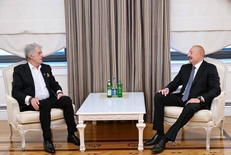 İlham Əliyev Viktor Yuşenko ilə görüşüb