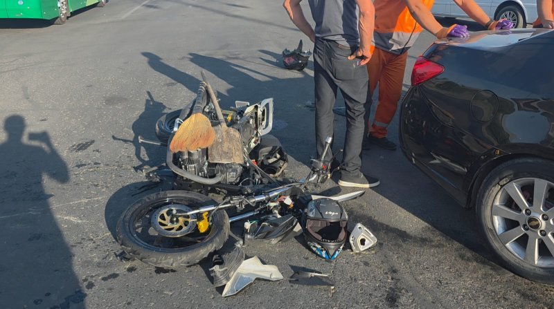 Naxçıvanda avtomobil 2 motosikletlə toqquşub