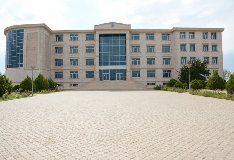 NDU-da xarici dil müəllimliyi üzrə plan yerləri azaldılıb