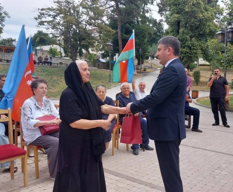 Növbəti köç karvanı Xankəndi şəhərinə çatıb, açarlar təqdim olunub -