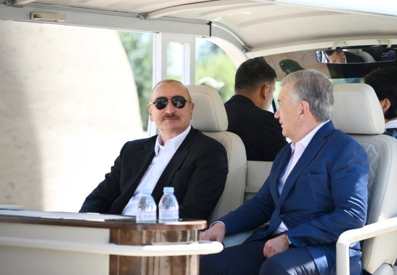 Prezidentlər və birinci xanımları “Poyi-Kalon” kompleksi ilə tanış olublar -