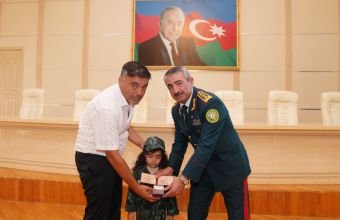 Şəhid ailələrinə dövlət təltifləri təqdim edilib -