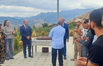 Şuşanın Kiçik Qaladərəsi kəndinə köçən 11 ailəyə mənzillərin açarları təqdim edilib