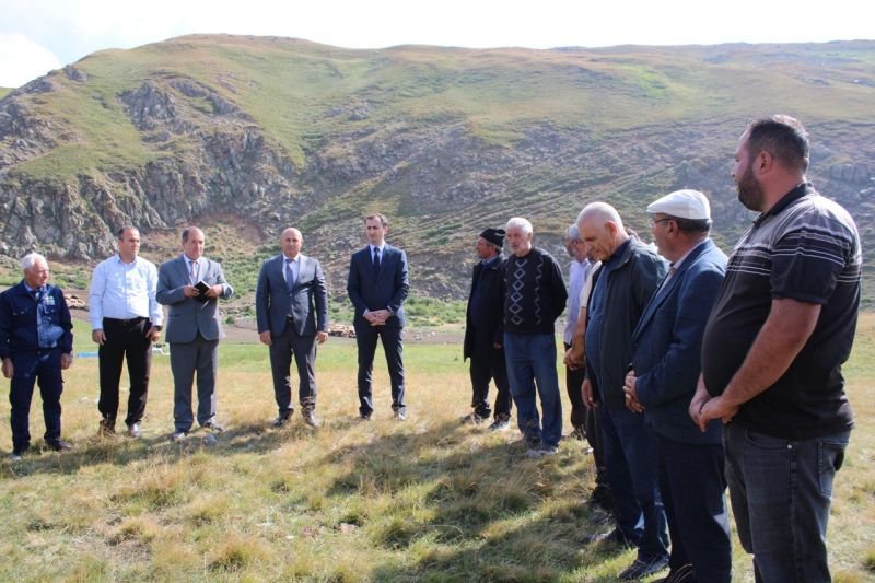 Yay otlaq sahələrində fermerlərlə maarifləndirici görüşlər davam etdirilir