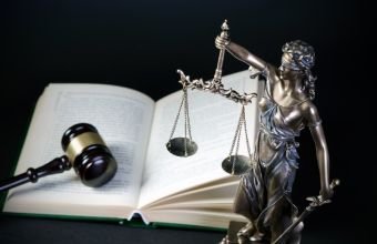 18 yaşınadək əlilliyi müəyyən edilmiş şəxsə qulluq edən şəxsin qulluq etdiyi müddət pensiya hüququ verən sığorta stajına daxil edilirmi?