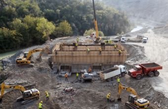 Ağdərədə yeni su elektrik stansiyaları və rəqəmsal enerji infrastrukturu qurulur -