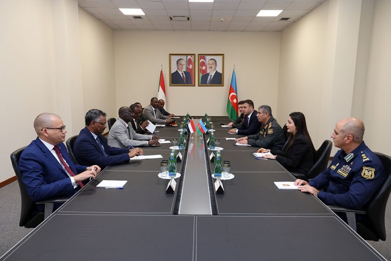 Azərbaycan və Sudan arasında hərbi-texniki əməkdaşlıq məsələləri müzakirə edilib