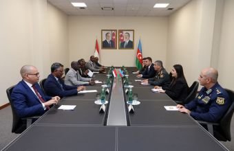 Azərbaycan və Sudan arasında hərbi-texniki əməkdaşlıq məsələləri müzakirə edilib