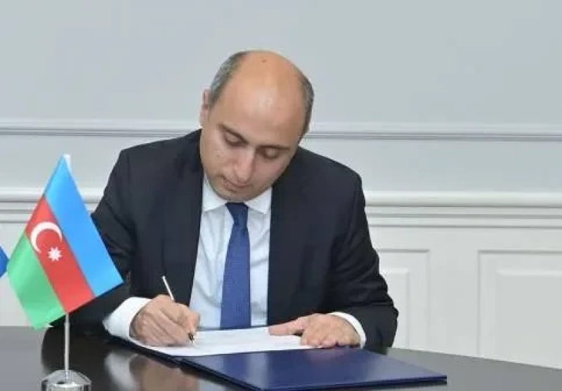 Emin Əmrullayev dərslərlə bağlı əmr imzaladı