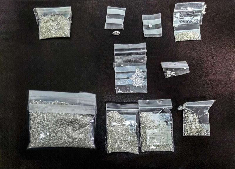 Gömrük nəzarətindən gizlədilən 654,9 karat brilyant aşkar edilib