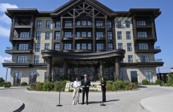 İlham Əliyev Şamaxıda "Meysari Grand Hotel & SPA" kompleksinin açılışını edib
