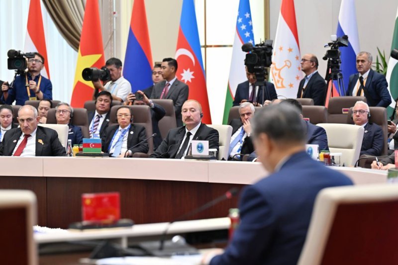 İlham Əliyev "ŞƏT plyus" formatında görüşdə çıxış edib