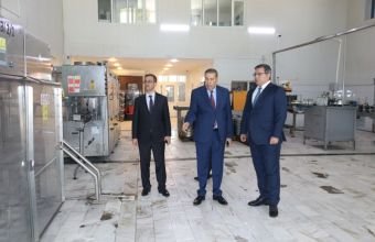 İqtisadiyyat naziri Naxçıvandakı bir neçə müəssisənin fəaliyyəti ilə tanış olub