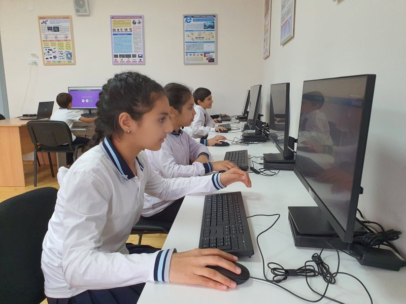 Naxçıvan məktəblərində kompüterlərin 89,2 %-i internetə qoşulub