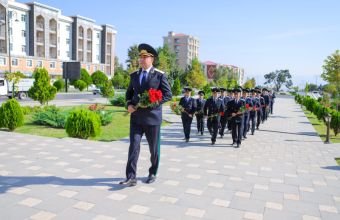 Naxçıvan Prokurorluğunun kollektivi Zəfər abidəsini ziyarət edib -