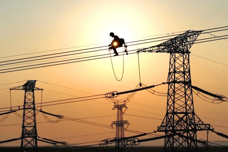 Naxçıvanda elektrik təsərrüfatı ilə bağlı yenidənqurma işlərinə başlanılır