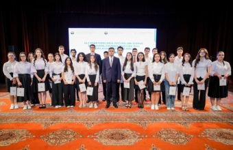 Naxçıvanda qəbul imtahanlarında yüksək nəticə göstərmiş məzunlarla görüş keçirilib