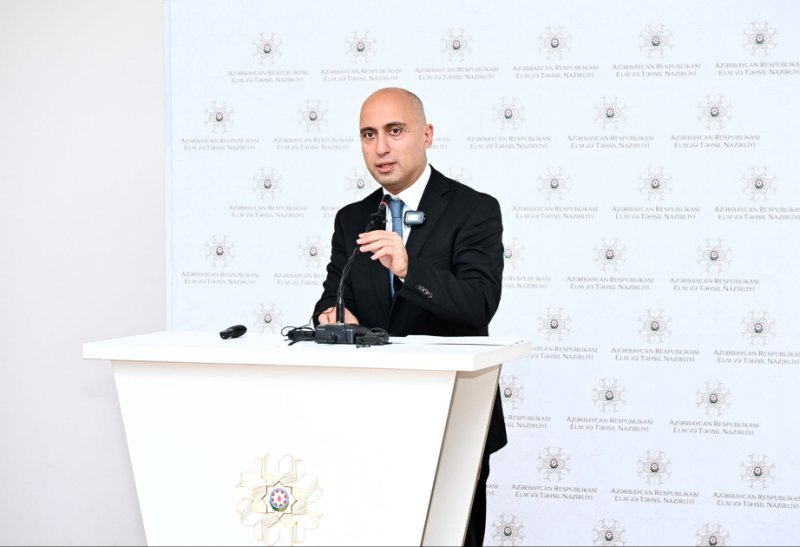 Nazir: Məktəblərdə 12 illik təhsilə keçidlə bağlı məsələ gündəmdə deyil