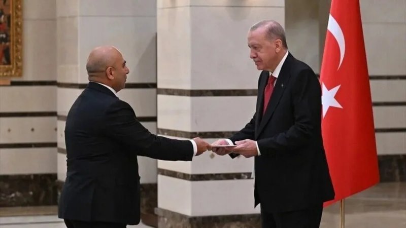 Rəşad Aslanov etimadnaməsini Ərdoğana təqdim edib