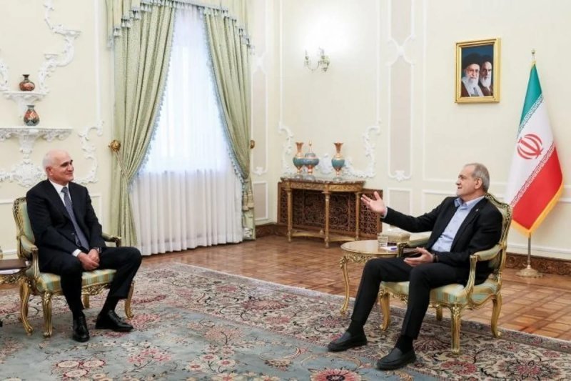 Şahin Mustafayev İran Prezidenti ilə görüşüb
