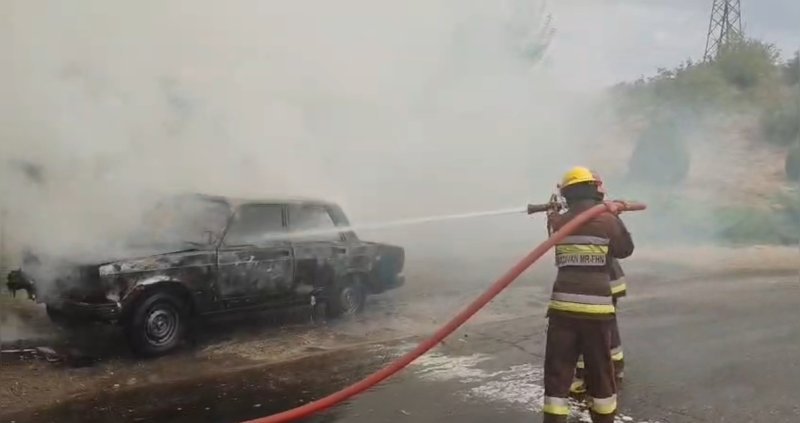 Şərurda minik avtomobilində yanğın baş verib