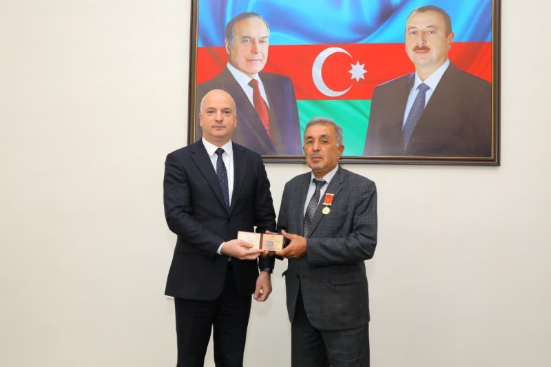 Təhsil işçisinə “Dövlət qulluğunda fərqlənməyə görə” medalı təqdim olunub -