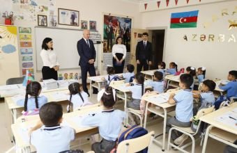 Təhsil naziri şəhid övladı ilə görüşüb -