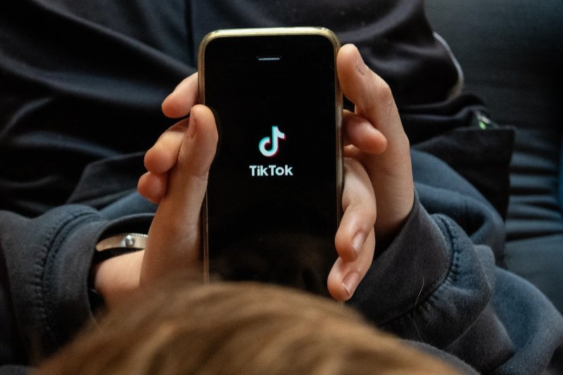 "Tiktok"da canlı yayımda söyüş söyənlər saxlanıldı