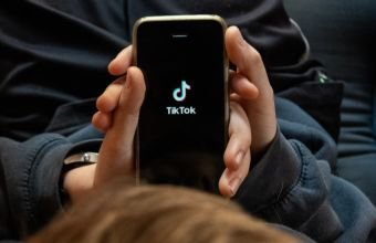 "Tiktok"da canlı yayımda söyüş söyənlər saxlanıldı