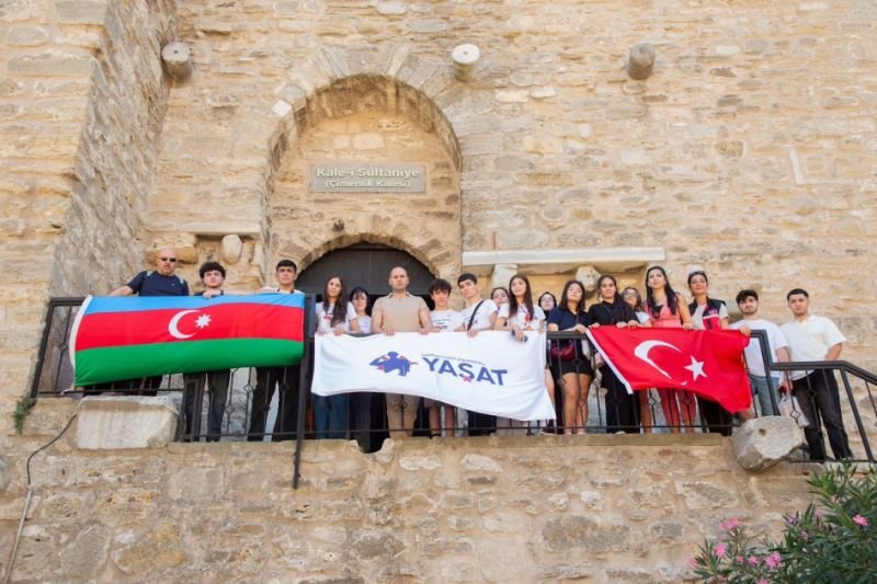 "YAŞAT" Fondunun təşkilatçılığı ilə şəhid övladları Çanaqqalaya gedib