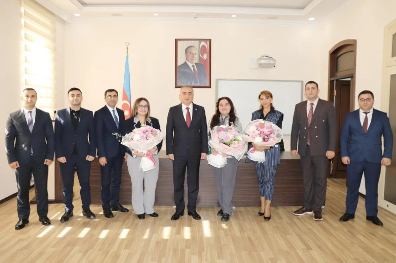 Anar Bağırov yeni hakim təyin olunmuş 8 vəkili təltif edib