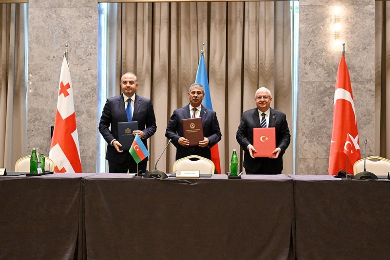 Azərbaycan, Gürcüstan və Türkiyə müdafiə nazirlərinin üçtərəfli görüşü keçirilib