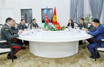 Azərbaycan müdafiə naziri qırğızıstanlı həmkarı ilə görüşüb