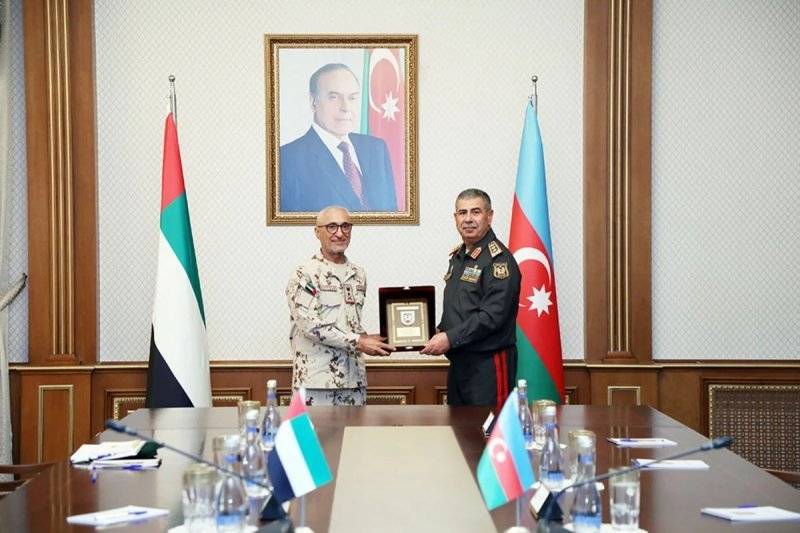 Azərbaycan və BƏƏ arasında hərbi əməkdaşlıq müzakirə olunub