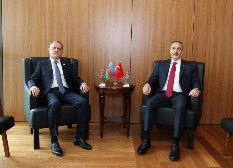 Azərbaycan və Türkiyə XİN başçılarının təkbətək görüşü keçirilib