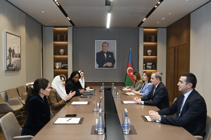 Ceyhun Bayramov Dima Əl-Yahyanın rəhbərlik etdiyi nümayəndə heyəti ilə görüşüb