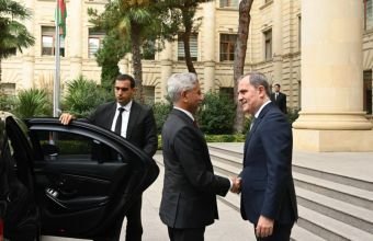 Ceyhun Bayramov Hindistanın xarici işlər nazirini qarşılayıb