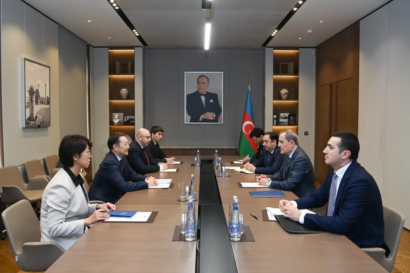 Ceyhun Bayramov Vijitha Herath ilə görüşüb