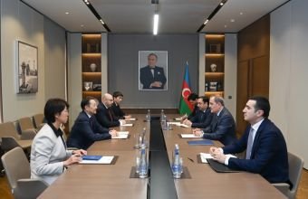 Ceyhun Bayramov Vijitha Herath ilə görüşüb