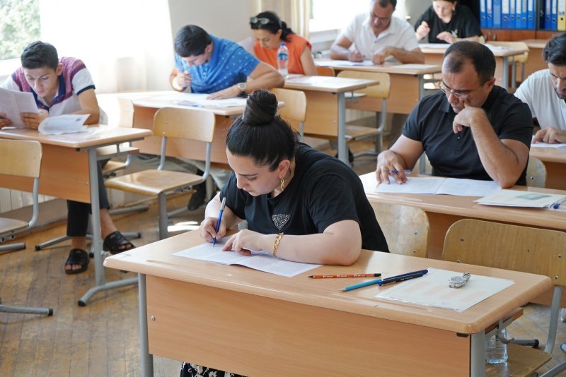 Dövlət qulluğunda fəaliyyətin davam etdirilməsi üzrə test imtahanı keçiriləcək