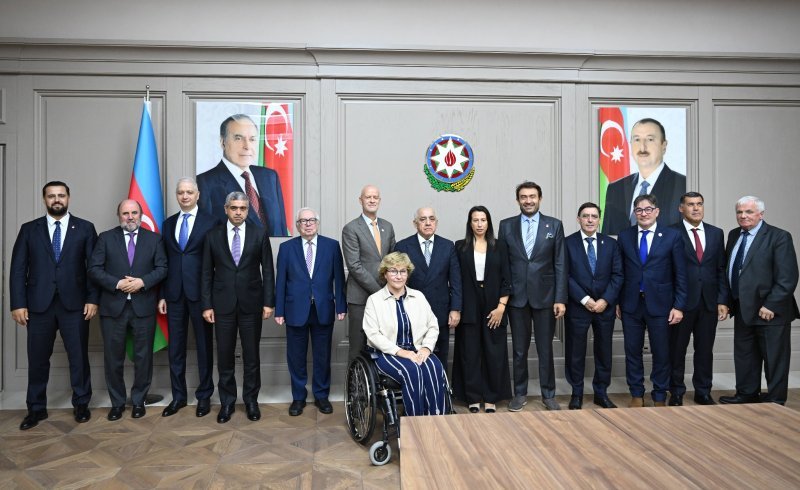 Əli Əsədov paralimpiya komitələrinin rəhbərləri ilə görüşüb