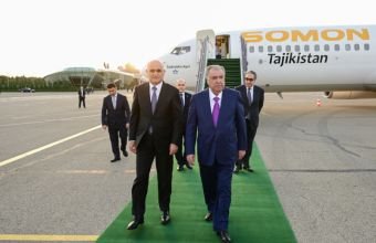 Emoməli Rəhmon Azərbaycanda səfərdədir
