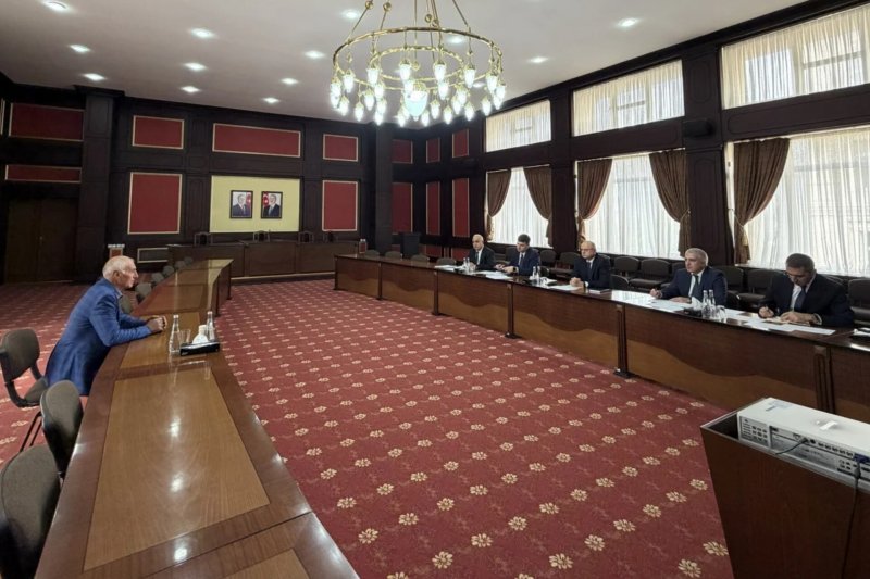 Energetika naziri Naxçıvanda vətəndaşları qəbul edib