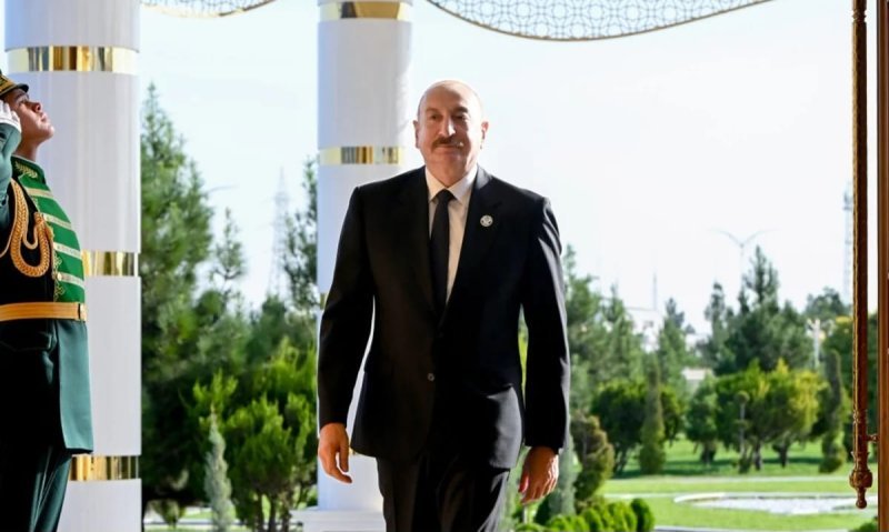 İlham Əliyev "Avaza" Kompleksinə gəlib -