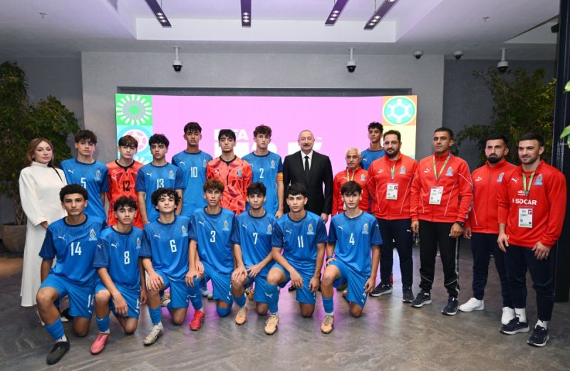 İlham Əliyev FIFA U-15 dünya çempionatının və festivalının açılış mərasimini izləyib -