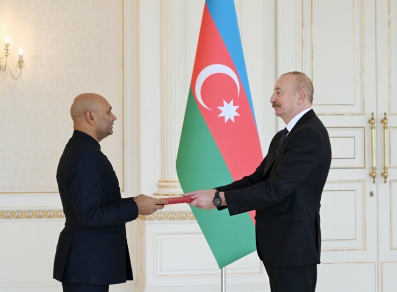 İlham Əliyev Hindistanın ölkəmizdə yeni təyin olunmuş səfirini qəbul edib